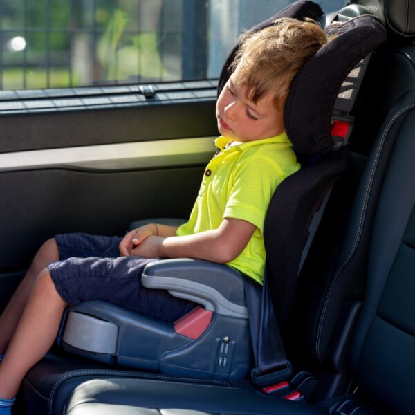 Isofix w samochodzie: bezpieczeństwo dzieci w podróży.
