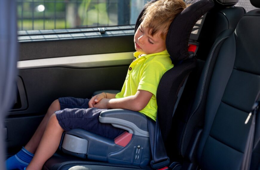 Isofix w samochodzie: bezpieczeństwo dzieci w podróży.
