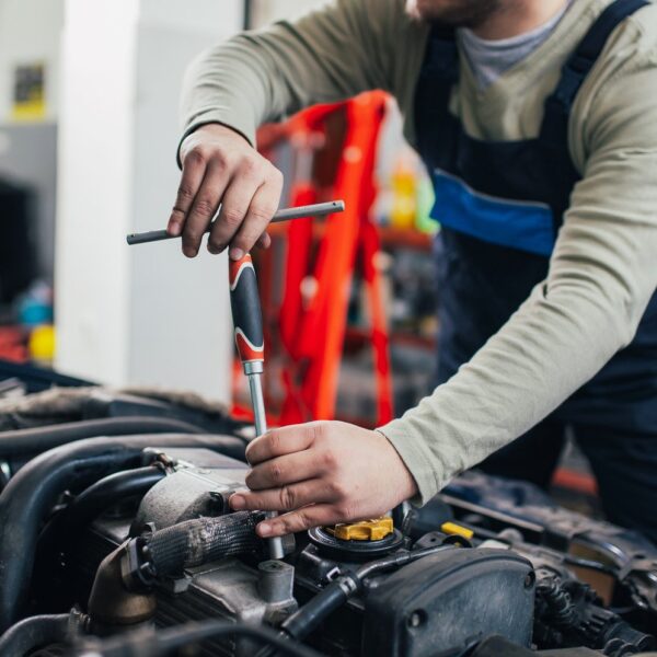 Jak długo ładować akumulator? Porady i wskazówki.