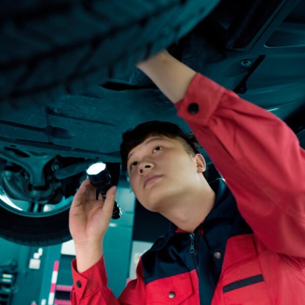 Uszkodzona poduszka silnika: objawy i sposoby naprawy.