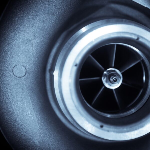 Jak działa turbosprężarka? Zasady działania i korzyści.