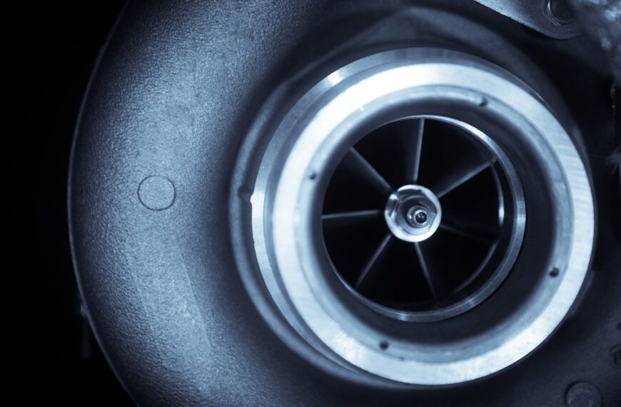 Jak działa turbosprężarka? Zasady działania i korzyści.