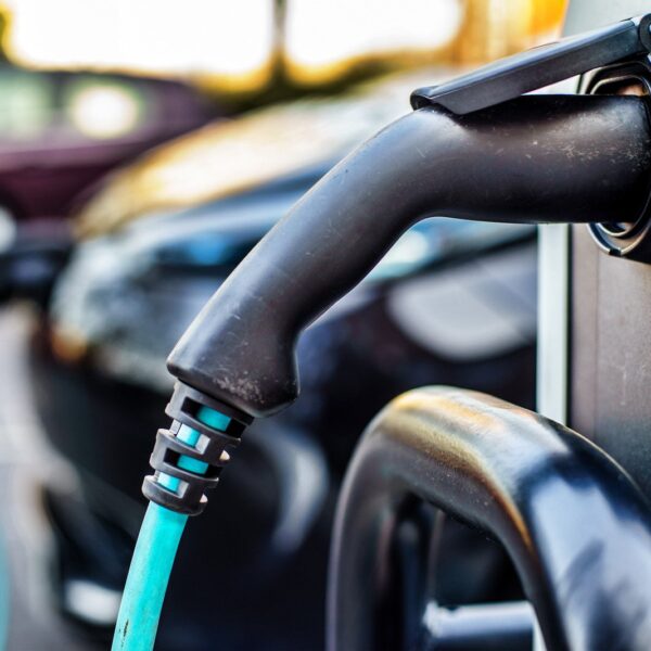 Elektryczne samochody: przegląd najnowszych modeli i technologii.