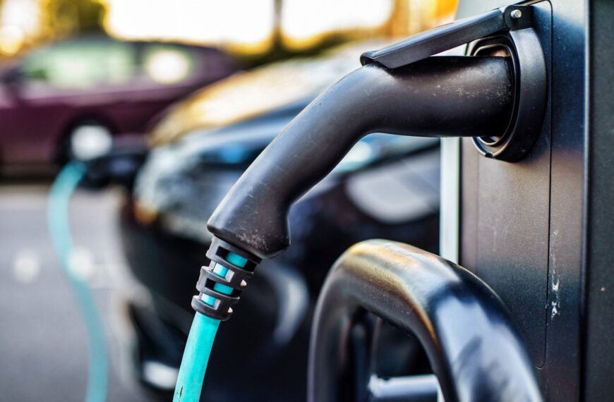 Elektryczne samochody: przegląd najnowszych modeli i technologii.