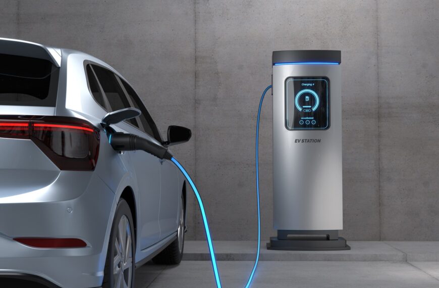 Zalety i wady samochodów z napędem hybrydowym – czy warto na nie postawić?