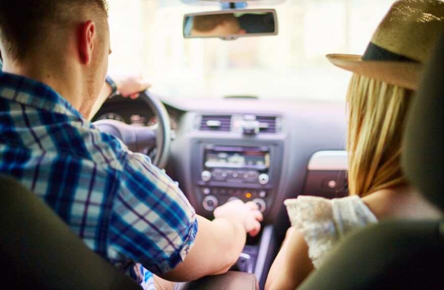 Bezpieczeństwo na drodze: nowoczesne technologie wspomagające kierowcę.