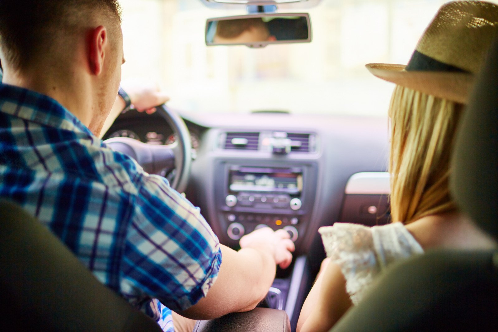 Bezpieczeństwo na drodze: nowoczesne technologie wspomagające kierowcę.