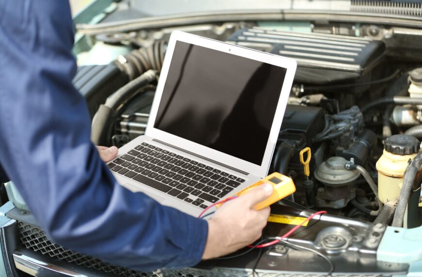 Jak prawidłowo korzystać z diagnostyki komputerowej w samochodzie? Praktyczny przewodnik dla kierowców.