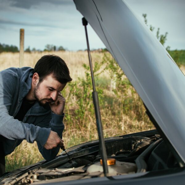 Elektronika samochodowa: najczęstsze problemy i jak je rozwiązywać.