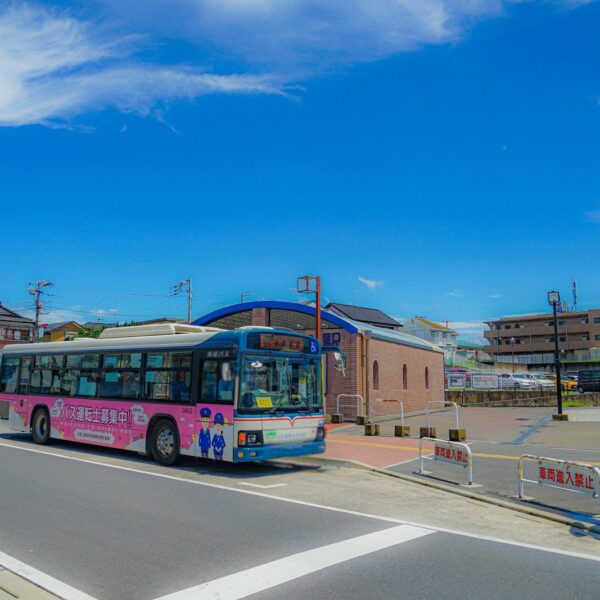 Elektryfikacja transportu publicznego: jak autobusy elektryczne zmieniają miasta?